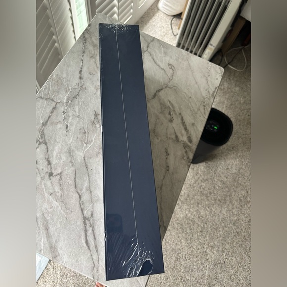 NORI Brand new in sealed box Handheld Steam Iron in Navy Blue - Picture 3 of 4